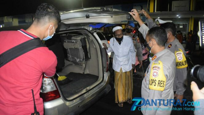 
					Langgar Prokes, 64 Warga dan Pikap Muat BBM Terjaring