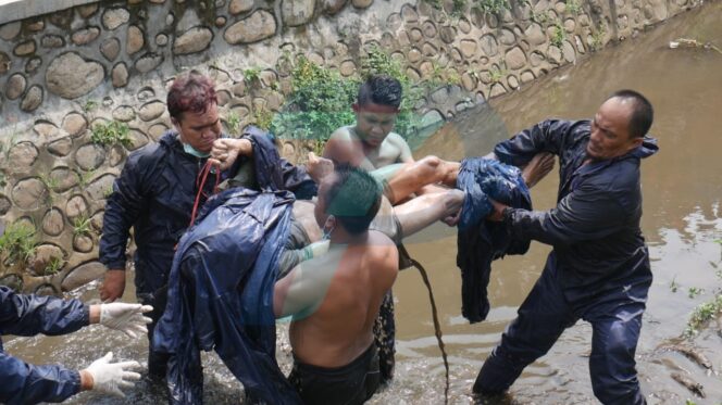 
					Geger! Jasad Pria Ditemukan Tengkurap di Sungai Gladak Serang