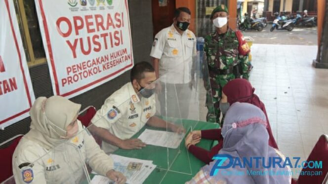 
					Langgar Aturan Jam Malam, 9 Pelaku Usaha Kena Sanksi