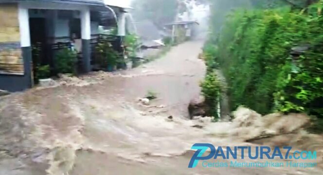 
					Rumah Terendam Banjir, Warga Tuding Cimory Dairy Land jadi Penyebab