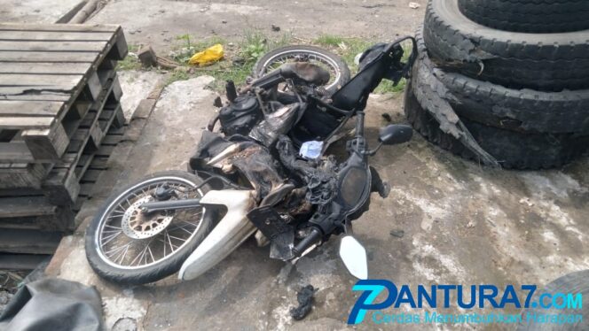 
					Gagal Nyalip, Motor Terbakar