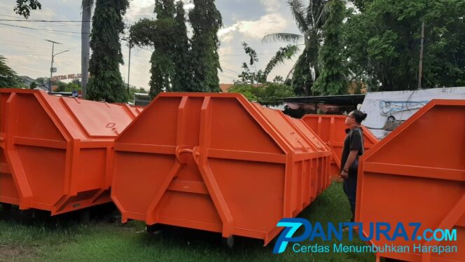 
					Atasi Sampah, 61 Kontainer Senilai Rp 2 Miliar Disebar