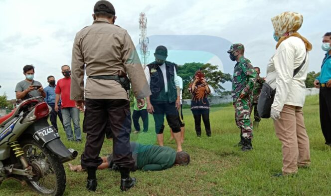 
					Asyik Nyabit Rumput, Pria di Dringu Tetiba Meninggal