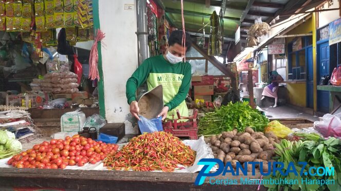 
					Hujan Penyebab Harga Cabai Meroket