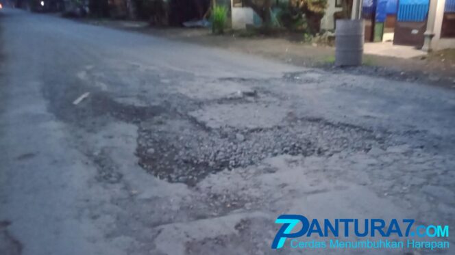 
					Jalan Banyak Rusak, Dewan Desak Pemkab Pasuruan Segera Lakukan Perbaikan