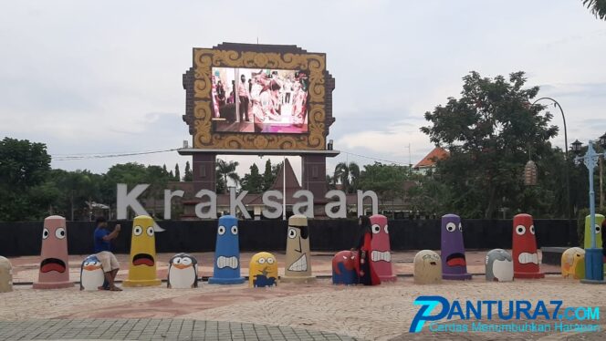 
					Pengunjung Alun-alun Kraksaan Ditarik Retribusi