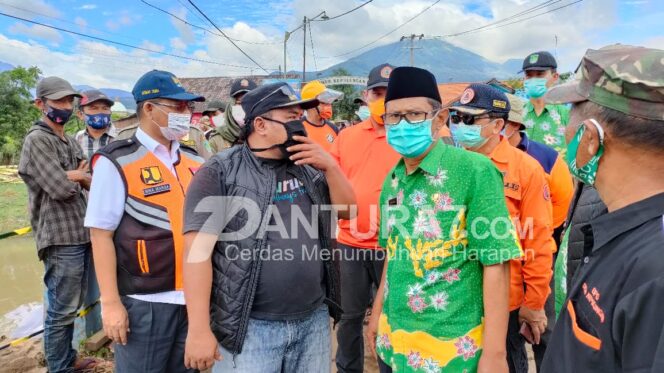 
					Banjir Kepulungan, 2 Tewas, 52 Mengungsi, 8 Rumah Rusak