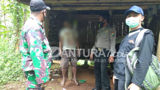 
					Tukang Parkir Ditemukan Tewas Tergantung