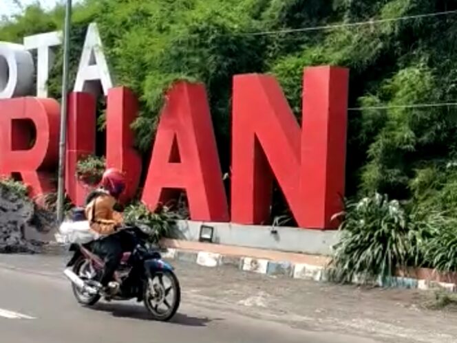 
					Viral, Pengendara Motor Memainkan Alat Kelamin