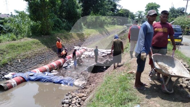 
					Plengsengan Sungai Pancarglagas Dipasang Penangkis