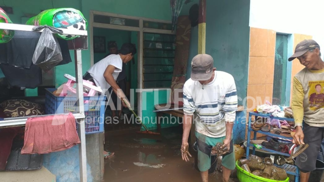 
					Banjir Surut, Warga Repot