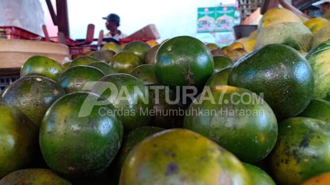 
					Pedagang Buah Nikmati Berkah Isra’ Mi’raj