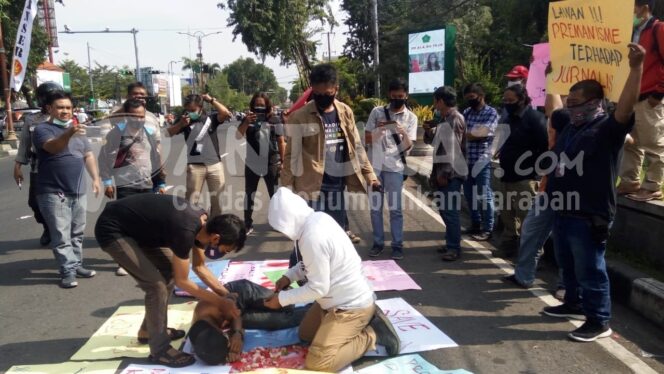 
					Geram Penganiayaan Jurnalis Tempo, Forwas Turun Jalan