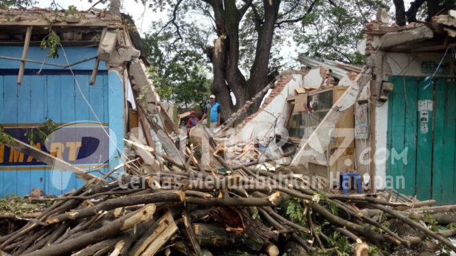 
					Rekonstruksi Kios Pasar Ranggeh Tunggu Arahan Bupati