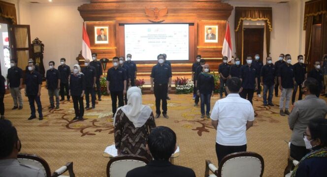 
					DILANTIK: Pengurus AMSI Jatim 2020-2023 saat dilantik di gedung Negara Grahadi. (foto: AMSI Jatim)