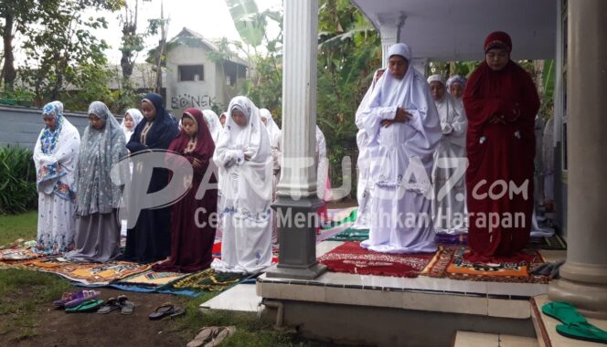 
					Jamaah Aboge Salat Ied Hari ini, Tetap Meriah