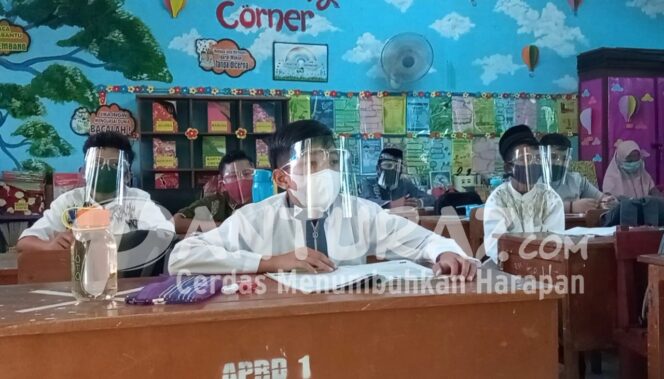 
					Senangnya Siswa di Pasuruan Bisa Belajar Tatap Muka