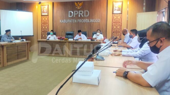 
					Mengaku Dicurangi, 2 Cakades Gagal Datangi DPRD