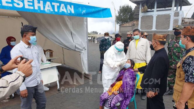 
					Panitia Yadya Kasada Jalani Tes Swab Antigen