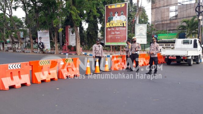 
					PPKM Darurat di Kota Probolinggo, Jalan Ditutup, Lampu Dimatikan