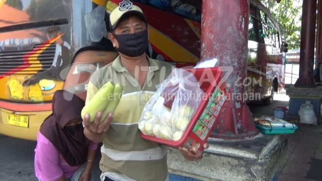 
					Sepi penumpang, Pedagang Asongan Terminal Bayuangga Kehilangan Penghasilan