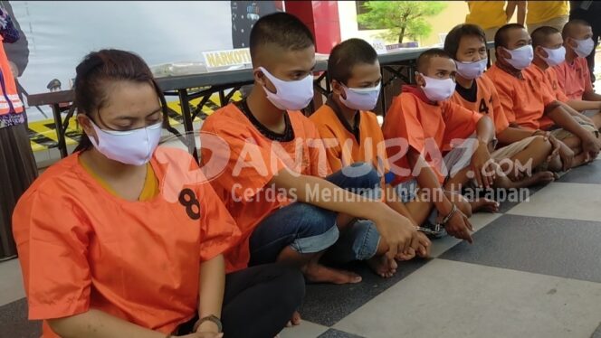 
					Kapok, Perempuan Asal Pajarakan Sebulan Mampu Jual 22 Ribu Pil Koplo