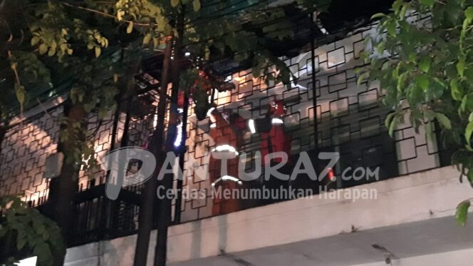 
					Ruko tak Berpenghuni di Jati Terbakar, ini Dugaan Penyebabnya