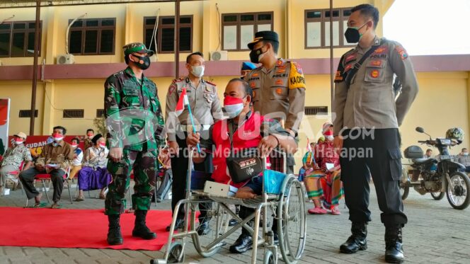 
					Semarakkan HUT RI ke-76, 76 Penyandang Disabilitas Disuntik Vaksin