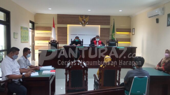 
					Biarkan Warganya Gelar Orkesan, Kades dan Kasun di Prigen Didenda Rp5 Juta