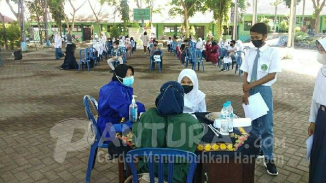 
					Vaksinasi di Kab. Probolinggo Sasar Pelajar, Capai 3.048 Orang