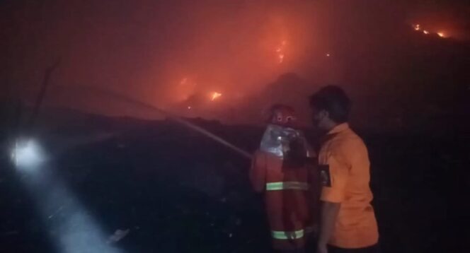 
					TPA di Beji Terbakar, 2,5 Hektar Lahan Nyaris Ludes