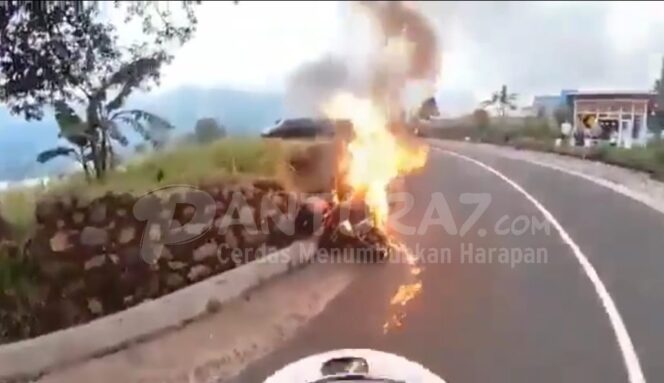 
					Mati Mesin, Moge Terbakar Saat Hendak ke Gunung Bromo