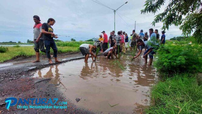 
					Camat Dringu Akan Survei dan Laporkan Jalan Rusak ke Dinas PUPR