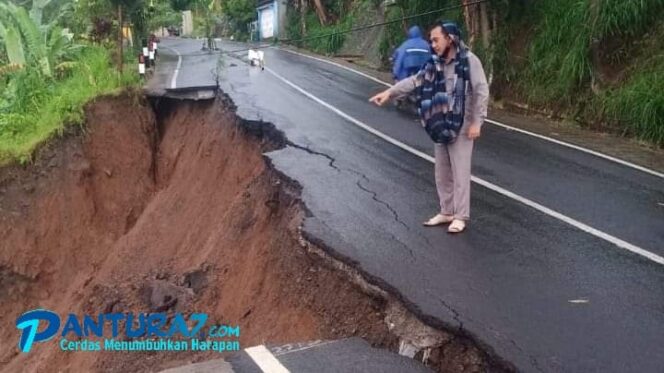 
					Longsor, Jalur Bromo di Tosari Hanya Bisa Dilewati Satu Jalur