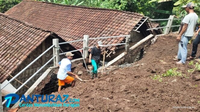 
					Tanah Longsor Terjang Pakuniran, 4 Rumah Nyaris Tertimbun