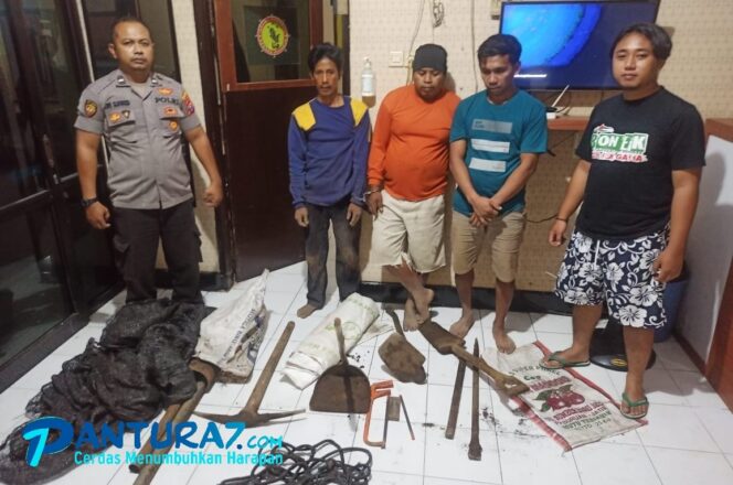 
					Polisi Gulung 3 Sekawan Pencuri Kabel di Pasuruan