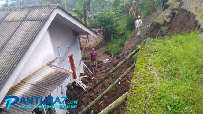 
					Tanah Longsor Terjang Puspo, Satu Rumah Rusak