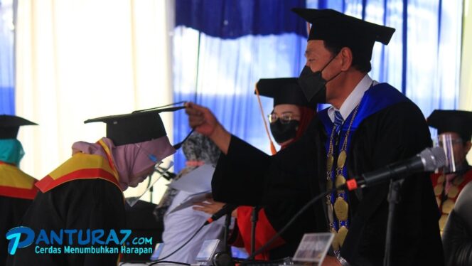 
					Terapkan Prokes Ketat, 539 Mahasiswa UNZAH-STIH Genggong Diwisuda