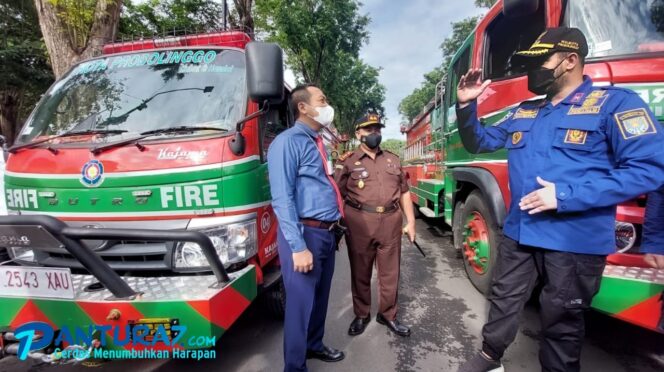 
					Layani Warga, Pemkot Luncurkan 3 Damkar dan 6 Ambulans