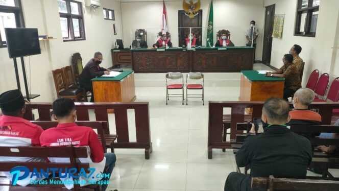 
					Tak Bawa Surat Kuasa dan Absen, Sidang Perdana Gugatan Pilkades Ditunda