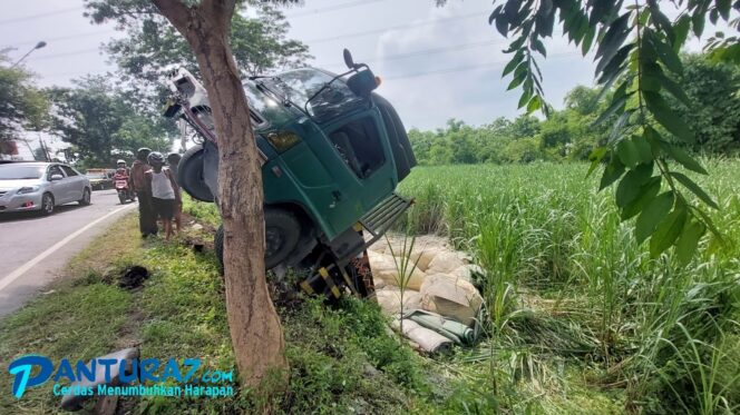 
					Rem Blong, Trailer Tabrak 6 Kendaraan Lain, Satu Luka