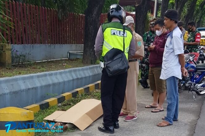 
					Pria Paruh Baya Tewas di Jalan, Diduga Korban Tabrak Lari