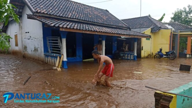 
					Sudah 2 Hari, Banjir di Grati Pasuruan Belum Surut