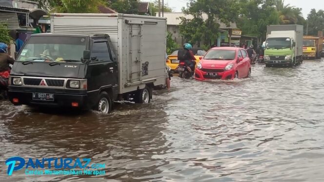 
					Jalur Pantura Pasuruan Lumpuh Terendam Banjir