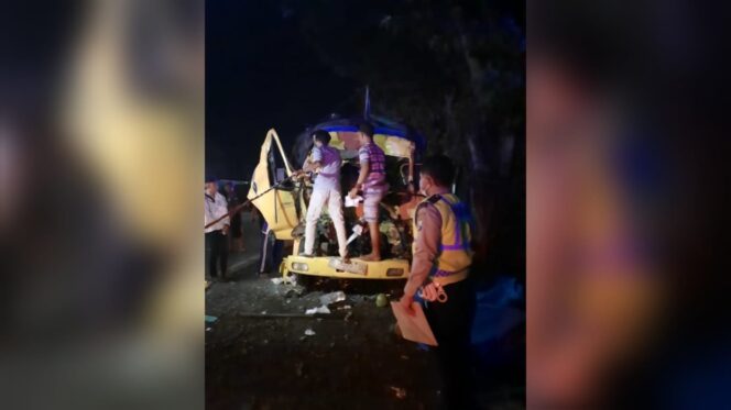 
					Truk Tabrak Truk, Sopir Asal Banyuwangi Tewas Terjepit