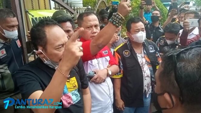 
					Ancam Bunuh Wartawan, Kadispendik Kab. Pasuruan Diminta Segera Dicopot