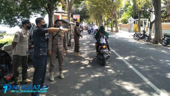 
					Bikin Macet, PKL di Kelurahan Sidomukti Digeser