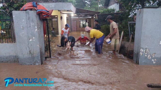 
					Sungai Lawean Meluap, Desa Tambakrejo Tongas Kembali Tergenang