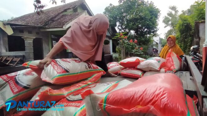 
					Dinilai Tak Layak Konsumsi, Warga di Pasuruan Kembalikan Beras Bansos