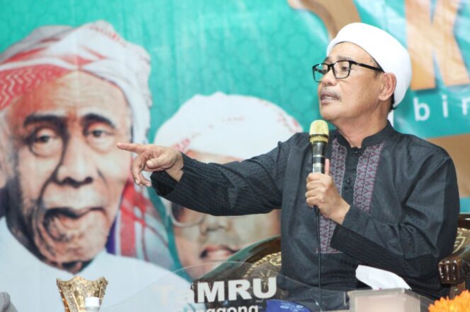 
					KH. Miftachul Akhyar Mundur dari MUI, Kiai Mutawakkil; Masih Diperlukan Umat